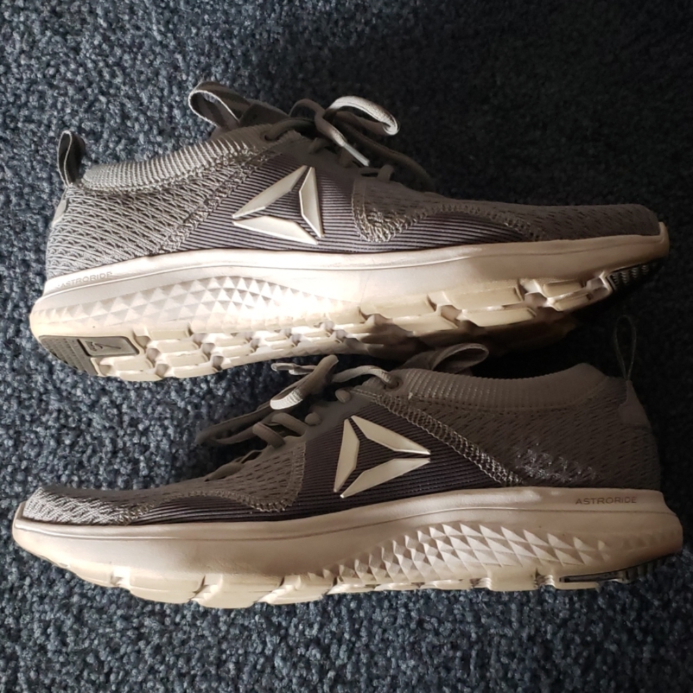 Reebok sneakers - Picture 3 of 3
